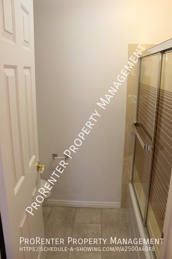 Building Photo - 523 Applewood Dr