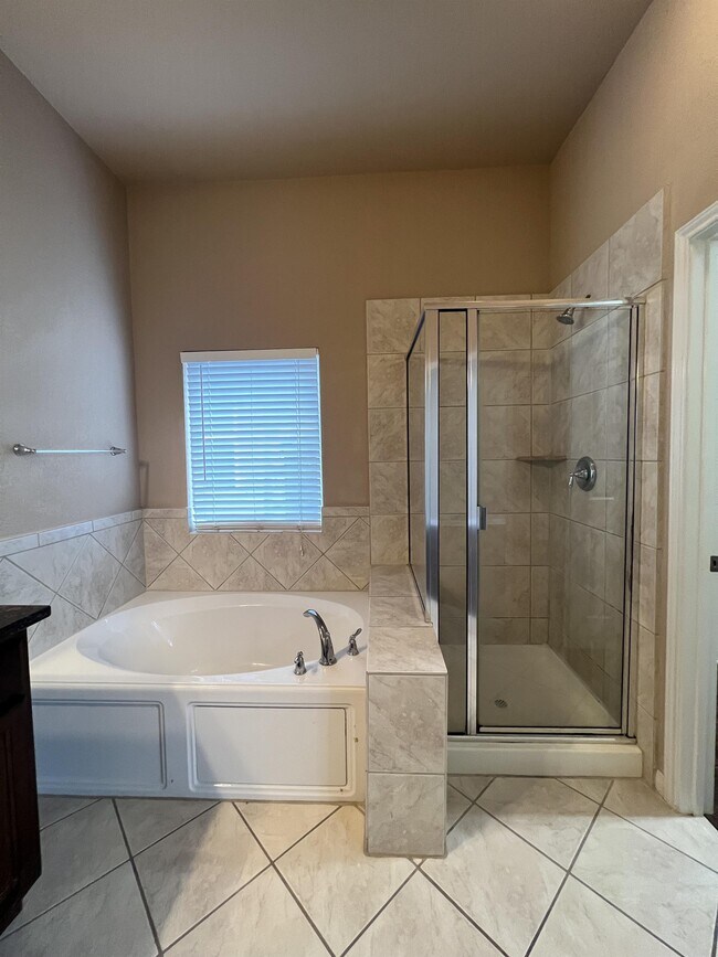 Building Photo - 25030 Buttermilk Ln