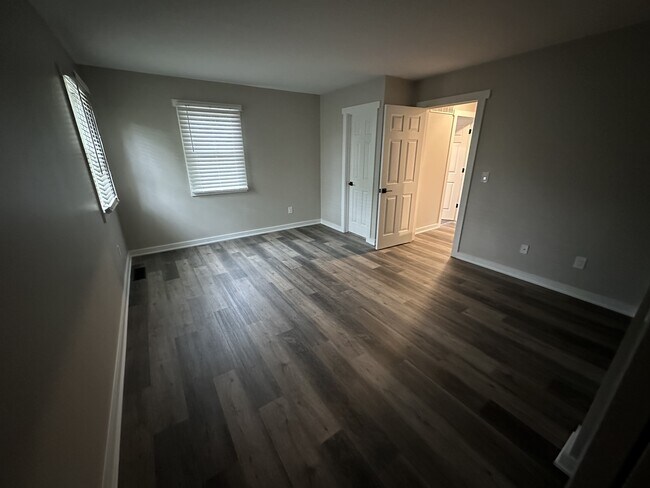 Building Photo - 5335 Tara Hill Dr