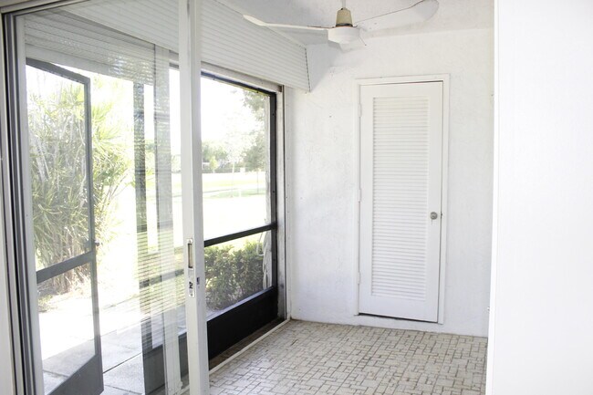 Building Photo - 5620 Queen Palm Ct