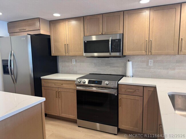 Building Photo - 12 Royal Palm Way