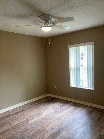 Building Photo - 6 Pony Ln