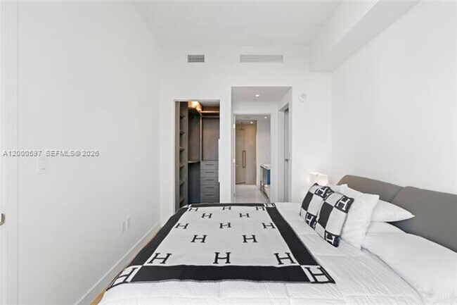 Building Photo - 2678 Tigertail Ave