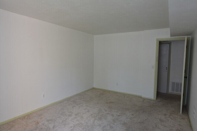 Building Photo - 36 Shrewsbury Green Dr