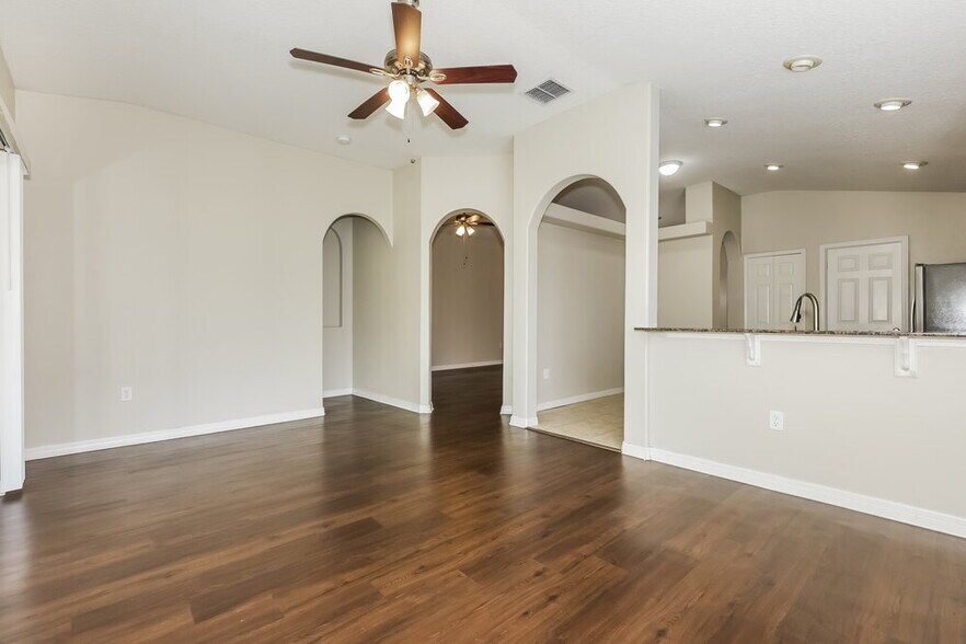 Building Photo - 2419 Hamlet Cir