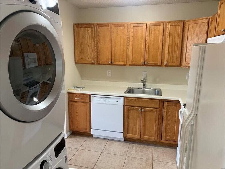 Building Photo - 9139 Wrenwood Ln