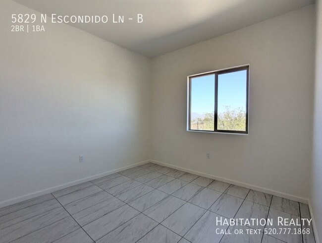 Building Photo - 5829 N Escondido Ln