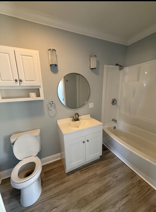 Building Photo - 6105 Hill Rd