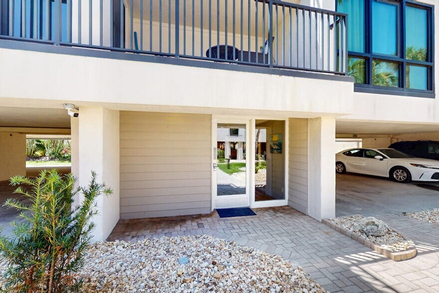 Building Photo - 5806 Gulf Dr