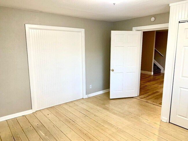 Building Photo - Spacious 4-Bedroom Home in Berkeley – Grea...