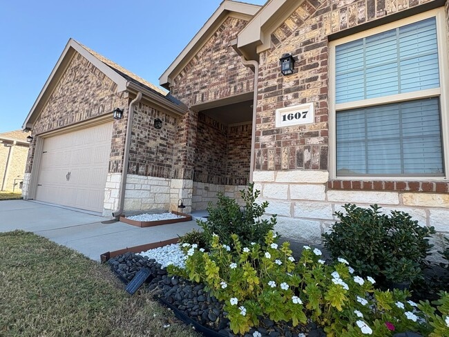 Primary Photo - Pristine in Princeton!