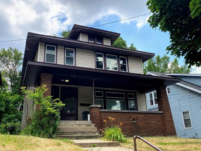 Primary Photo - 918 M.L.K. Jr St SE