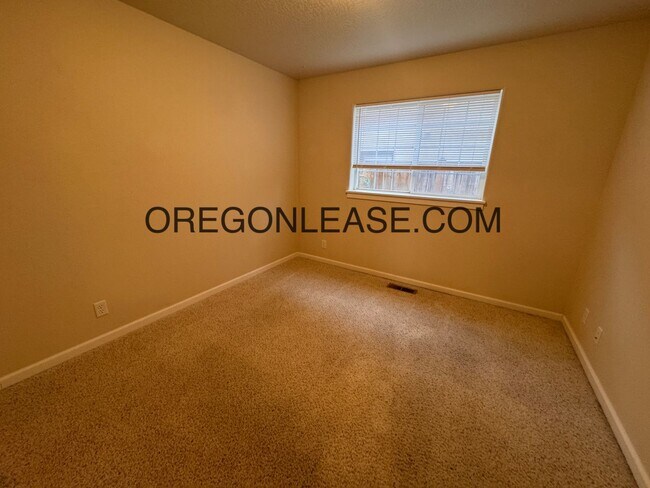 Building Photo - 3 bed 2 bath North river rd area home