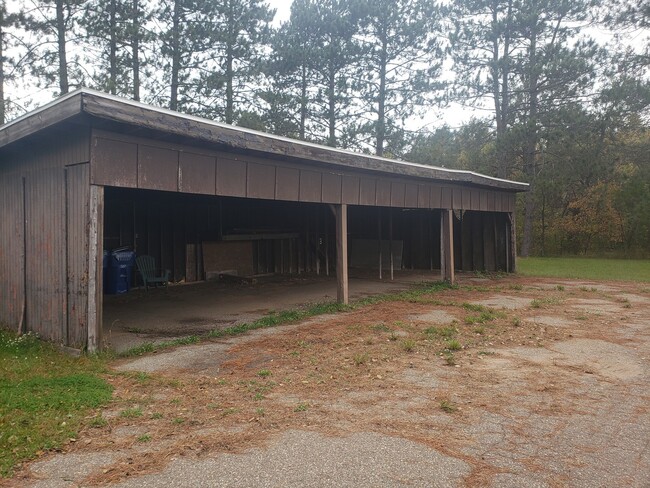 Building Photo - 2093 Creek Rd