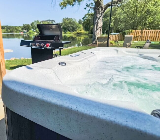 Building Photo - 829 Portage Lakes Drive