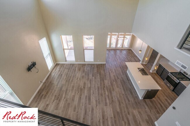 Building Photo - Stunning 4 Bedroom Home. Dog friendly!
