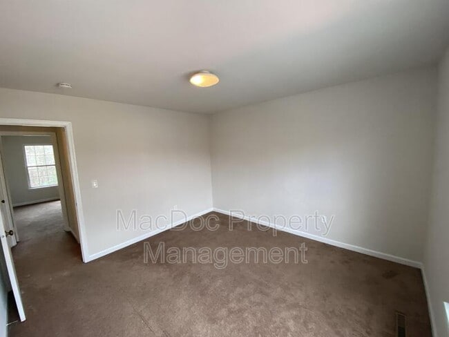 Building Photo - 5230 King's Wood Ln