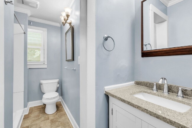 Building Photo - Cute Bungalow Style 2-Bedroom Haven with H...
