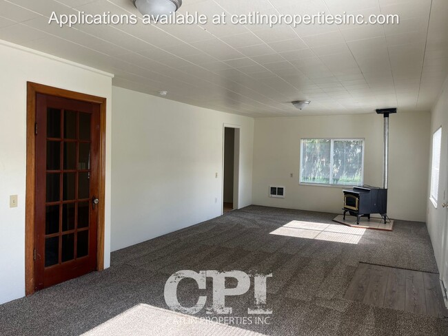 Building Photo - MOVE IN SPECIAL -  1/2 FIRST MONTHS RENT!!