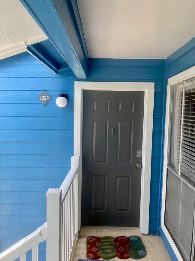 Building Photo - 3506 Cove View Blvd