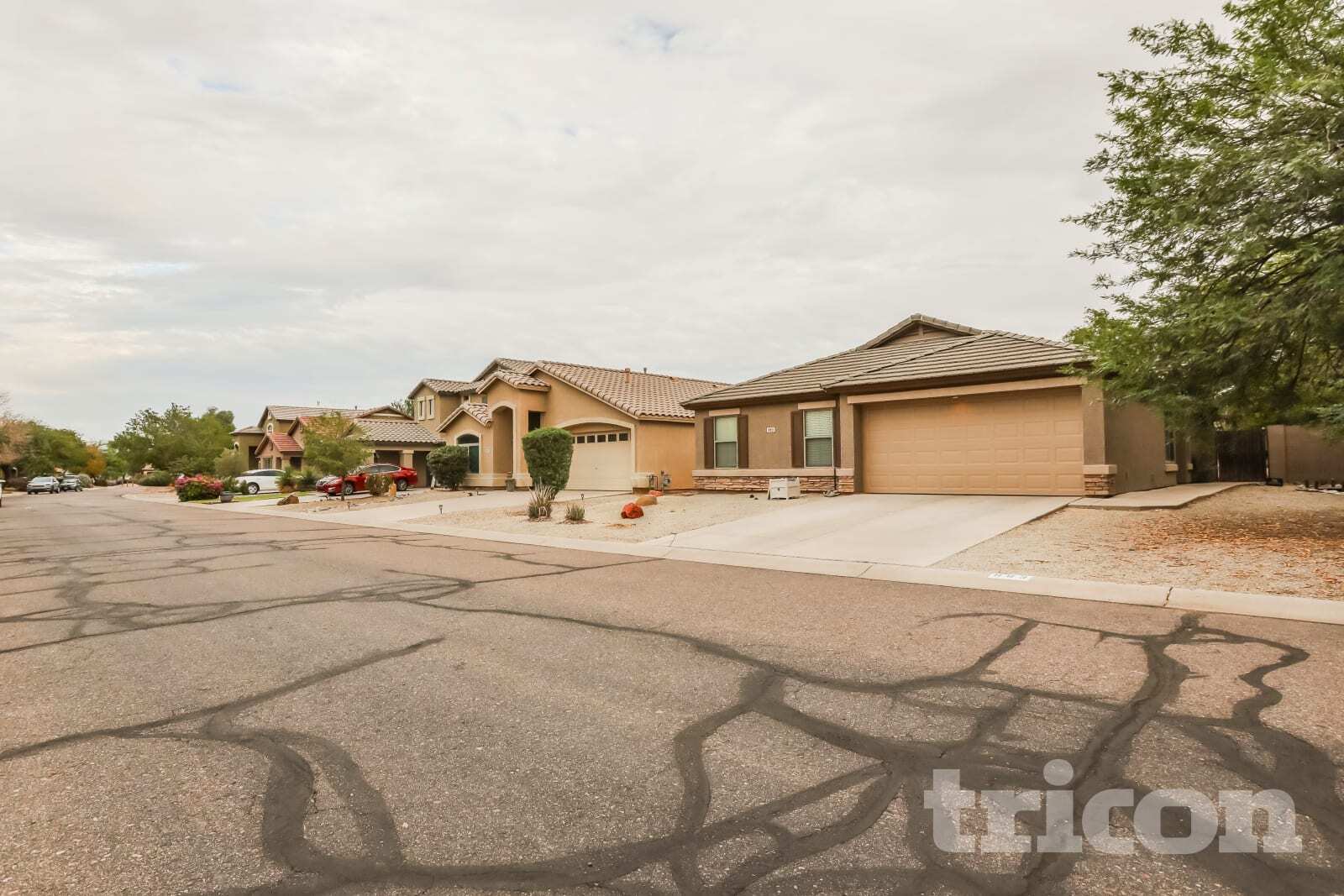 Building Photo - 883 E Dust Devil Cir