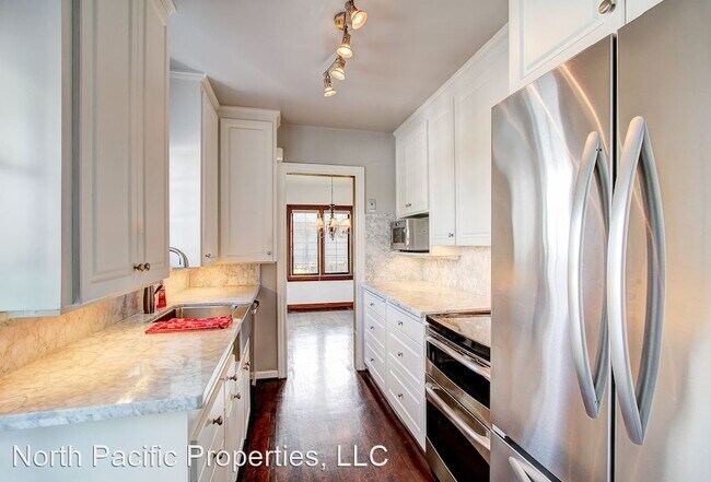 Building Photo - 3 br, 3 bath House - 2524 Montavista Place...