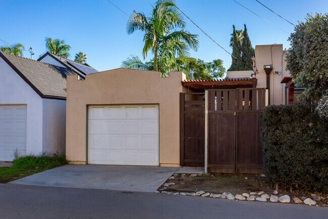 Building Photo - Charming Spanish in Kensington