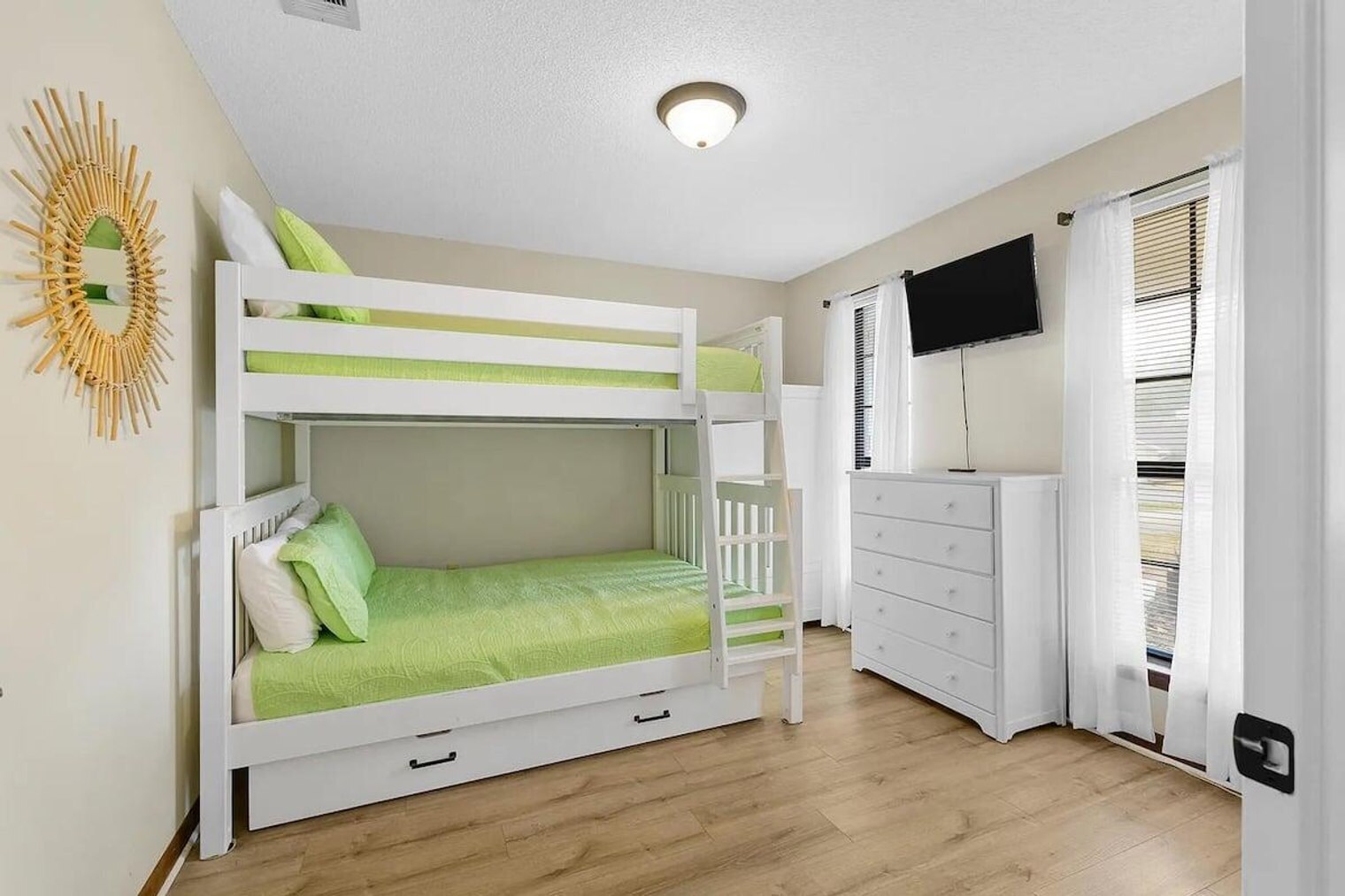 Building Photo - 937 Ridgewood Way