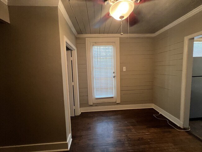 Building Photo - 300 W Dexter Dr