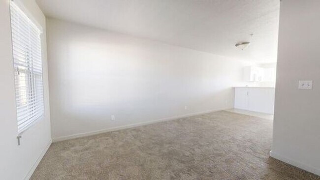 Building Photo - CONDO 2 BED 1 BATH BEHIND WINCO FOR RENT I...