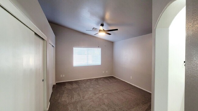 Building Photo - 8840 Spinning Wheel Ave