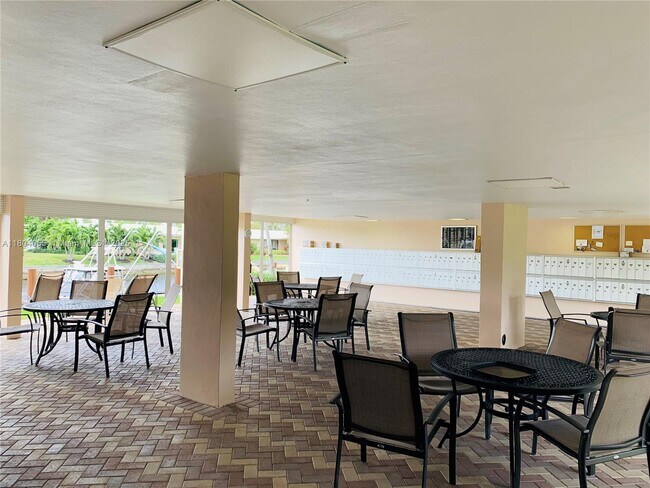 Building Photo - 1481 S Ocean Blvd