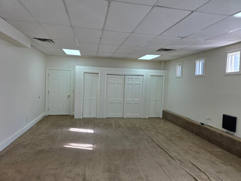 Building Photo - 64 Kenyon St