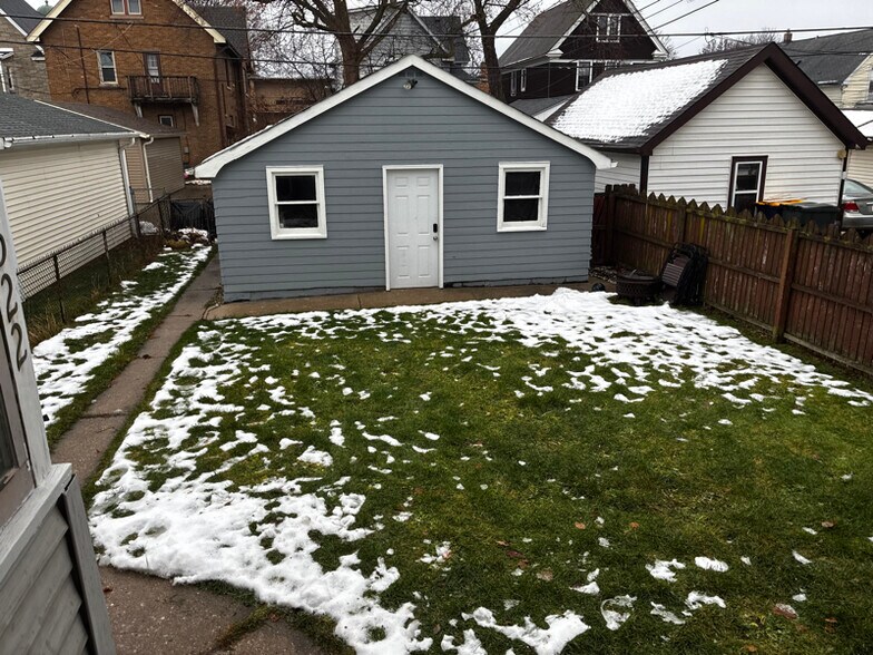 Building Photo - 1520 S 73rd St