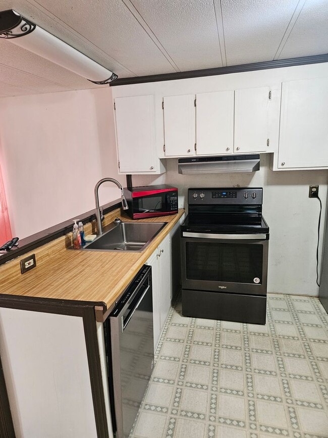 Building Photo - 2Bd/2Ba Maple Valley Home