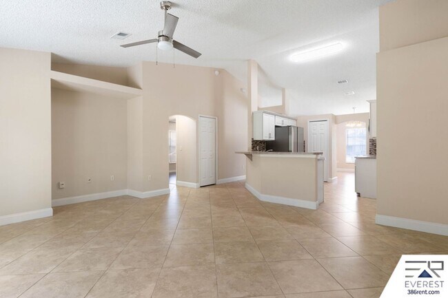 Building Photo - FULLY FENCED 3/2/2 IN THE HEART OF PALM COAST