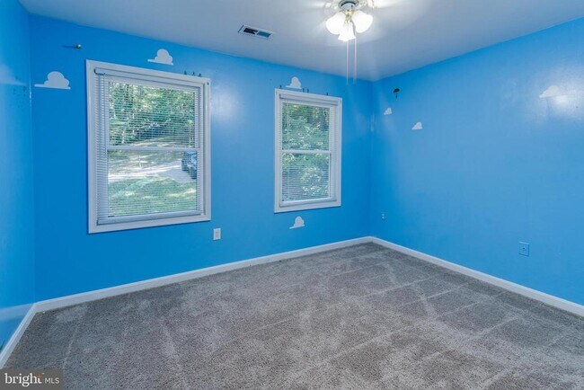 Building Photo - 8413 Manor View Rd