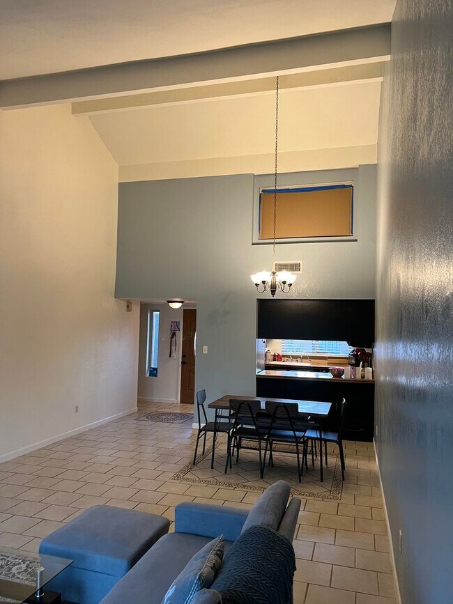 Building Photo - TOWNHOME IN MESA DEL SOL!