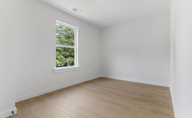 Building Photo - Brand New Duplex Available Now!