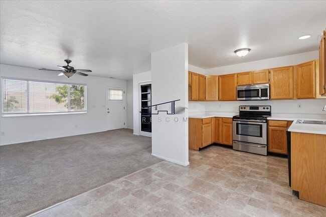 Building Photo - 772 N 800 W