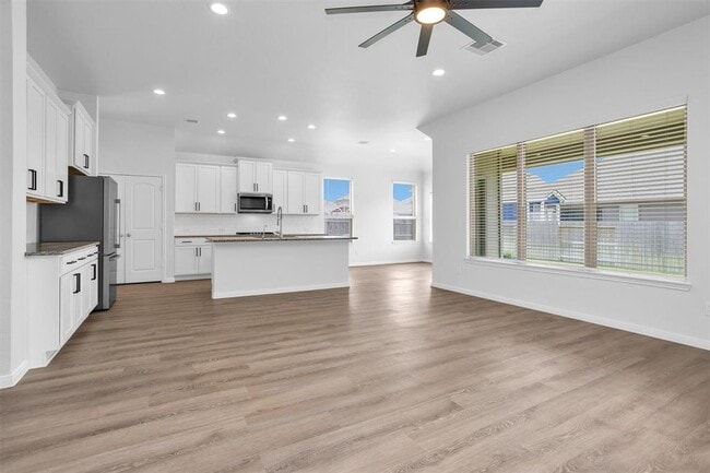 Building Photo - 31411 Raleigh Creek Dr