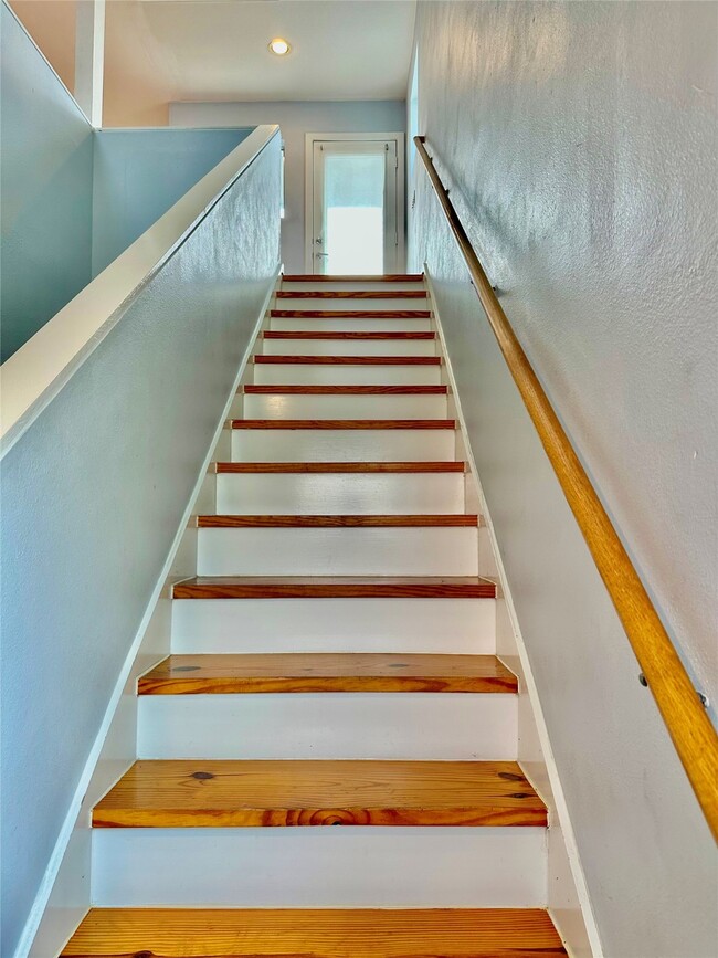 Building Photo - 3208 Yellowstone Park Dr