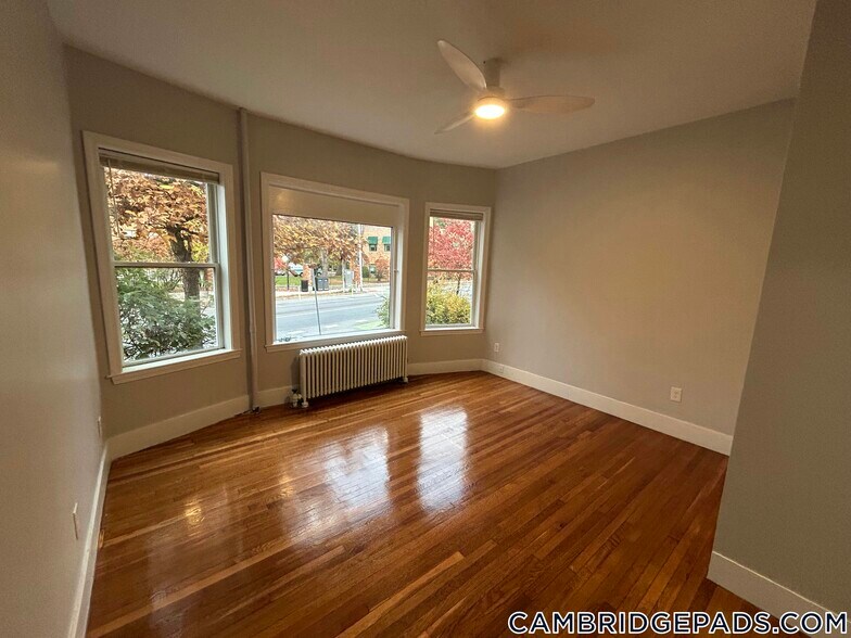 Building Photo - 1576 Cambridge St