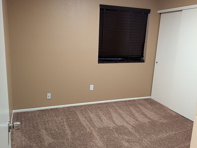 Building Photo - 10430 W Orange Dr