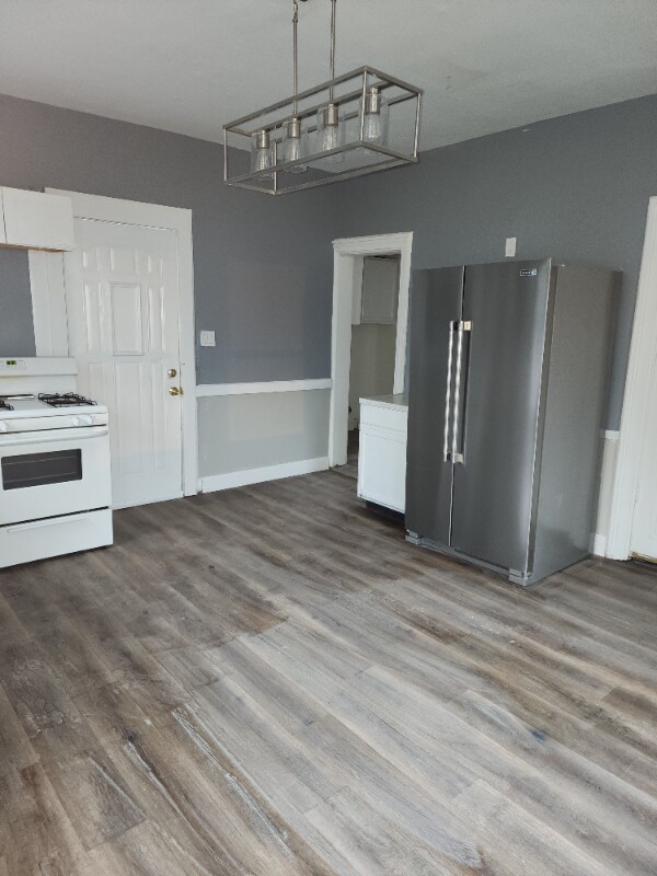 Building Photo - 118 E Archer Ave