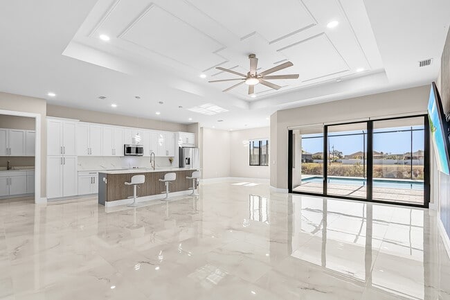 Building Photo - 1720 NE 14th St