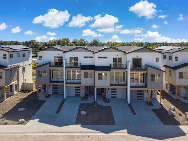 Building Photo - SOLAR POWERED TRI-LEVEL TOWNHOME BLENDS MO...