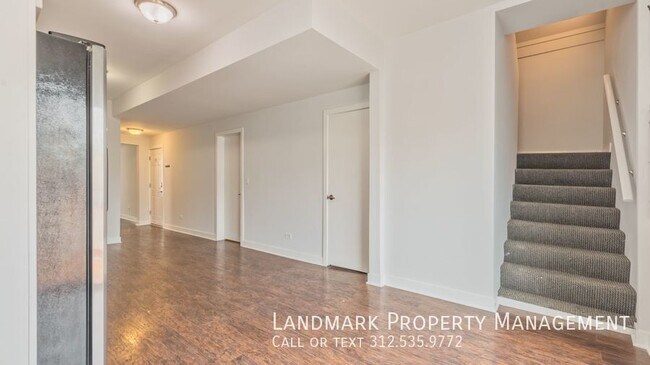 Building Photo - 2833 N Avers Ave