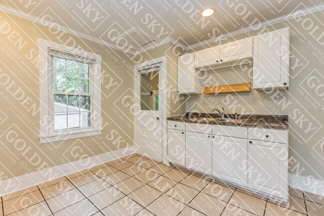 Building Photo - 1309 W Jackson St