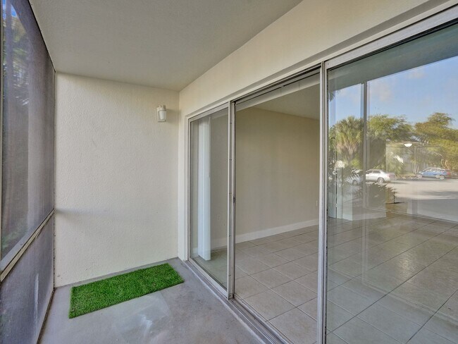 Building Photo - Renovated & Updated 2 Bed/2 Bath Condo with Patio – Prime Springcrest Location!
